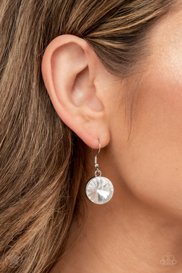 Spotlight Stunner - Image 2